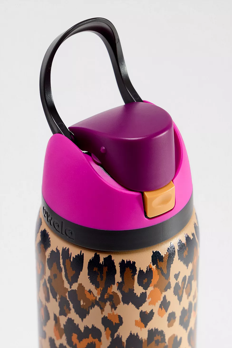 Owala UO Exclusive Leopard FreeSip® 0.9L / 32oz Water Bottle - Image 5